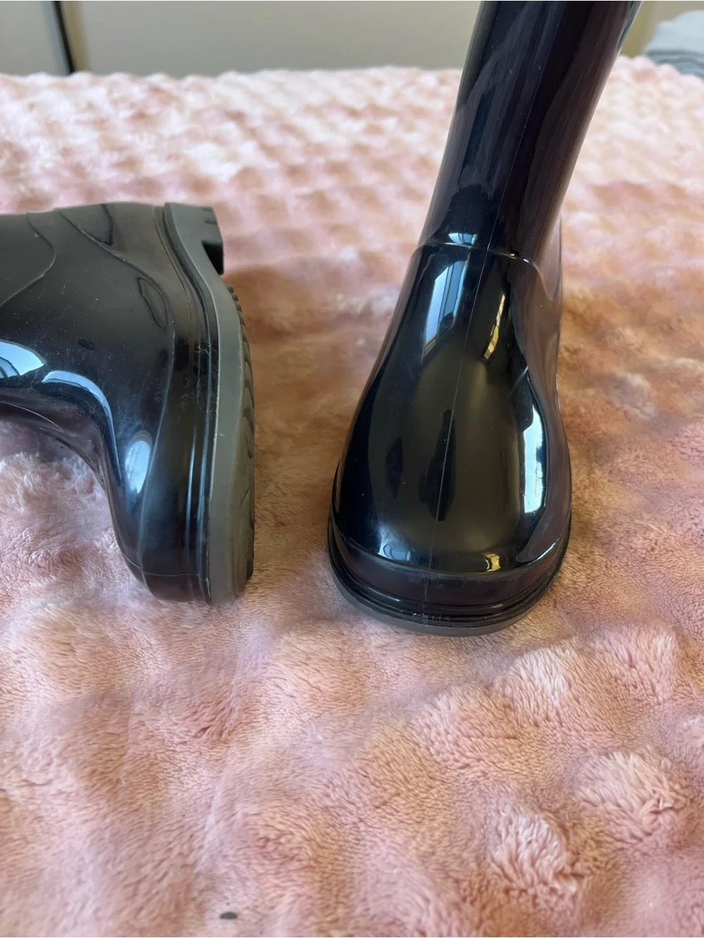 Nearly New Size 3 Kids Black Mid Rise Rain Boots